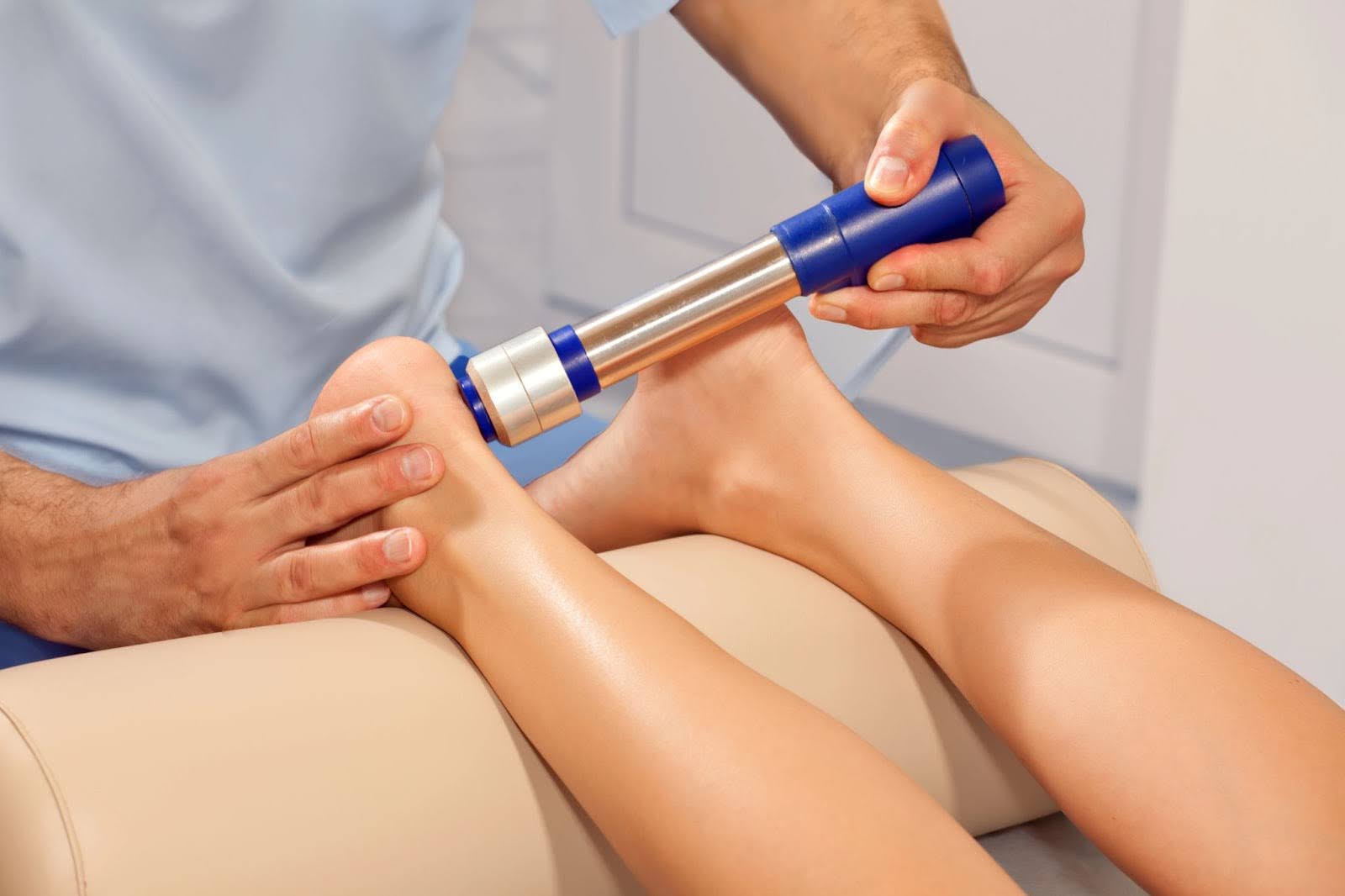 https://ascenttherapyclinic.com/wp-content/uploads/2025/06/How-Shockwave-Therapy-Accelerates-Healing-for-Soft-Tissue-Injuries.jpg